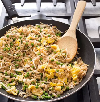 Fried rice with peas and bean sprouts