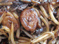 Fried rolled crepes (Chǎo miàn cài / 炒麵菜)