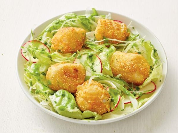 Fried scallops with Bibb and fennel salad
