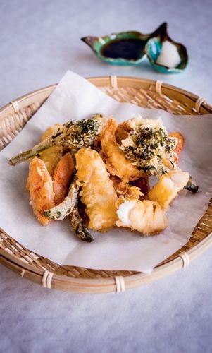 Fried seafood and vegetables with ponzu tsuyu (Tempura)