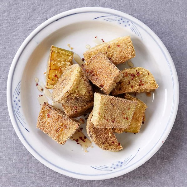 Fried semolina-crusted aubergines with honey