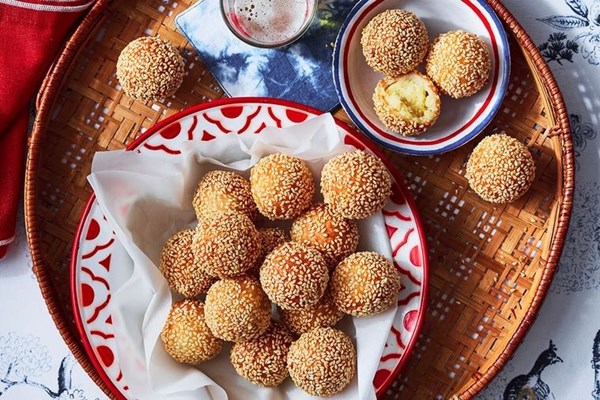 Fried sesame balls (Bánh cam)