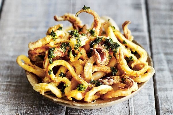 Fried squid with garlic and parsley