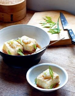 Fried tofu with dashi (Agedashi-dofu)