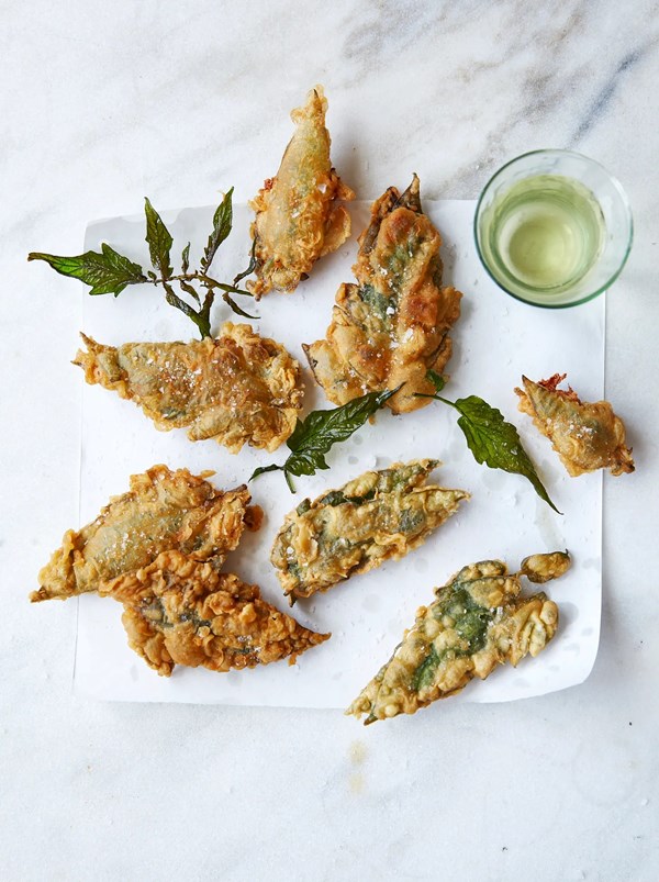 Fried tomato leaves with anchovies and mozzarella