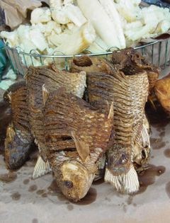 Fried whole fish (Pescado frito)