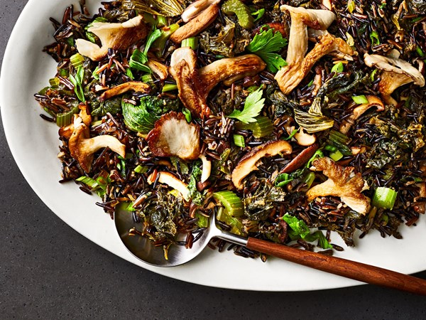 Fried wild rice with mustard greens and mushrooms
