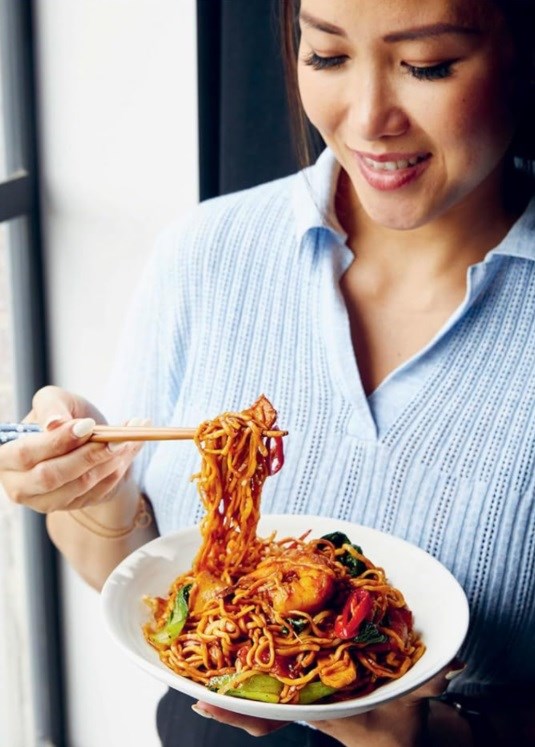 Fried yellow noodles (Mee goreng)