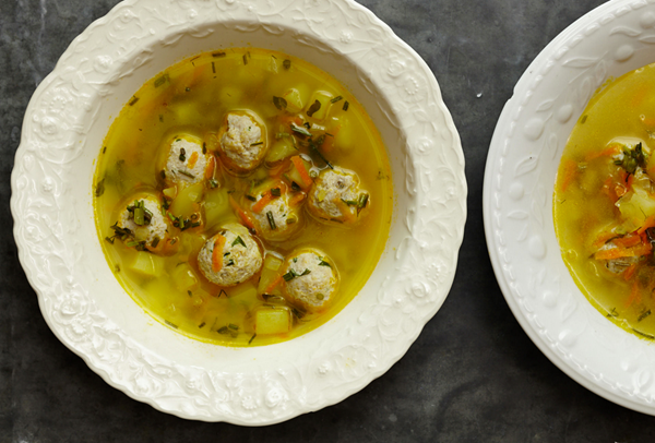 Frikadelki in broth with fermented herbs