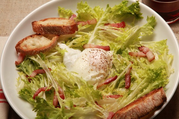 Frisée aux lardons