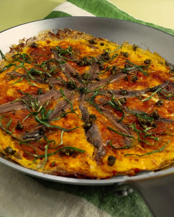 Frittata with anchovies and fried capers 
