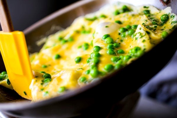 Frittata with peas, herbs and feta or Parmesan
