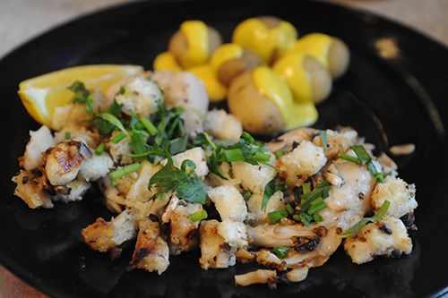 Frogs' legs with mushrooms and herbs (Grenouilles à la vitelloise)