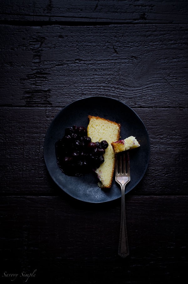 Fromage blanc cake with berry compote
