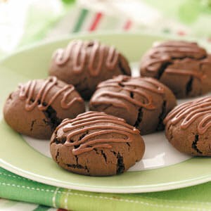 Frosted cocoa cookies