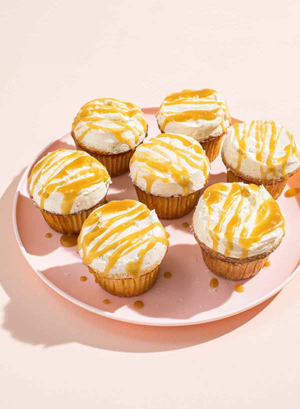 Frosted cupcakes with butterscotch sauce