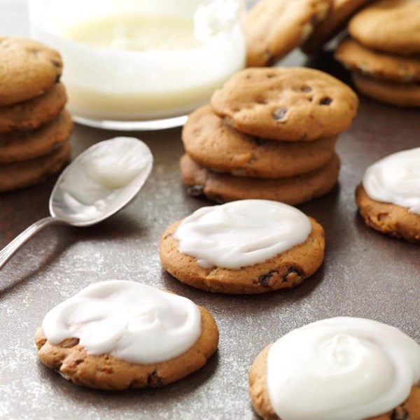 Frosted spice cookies