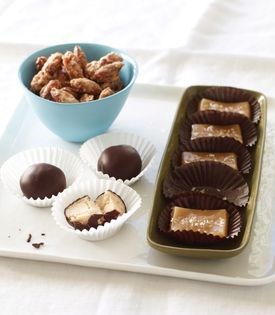Frosted vanilla almonds