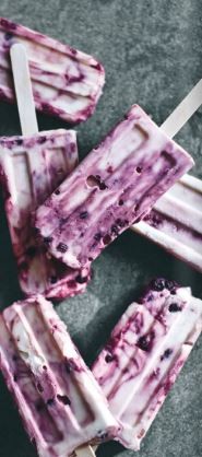 Froyo pops with blueberries and Greek yogurt