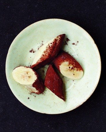 Frozen bananas with cocoa and cinnamon
