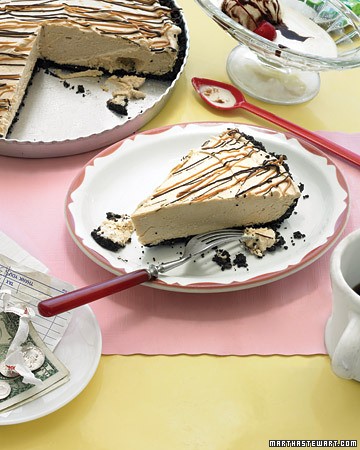 Frozen chocolate-peanut butter pie