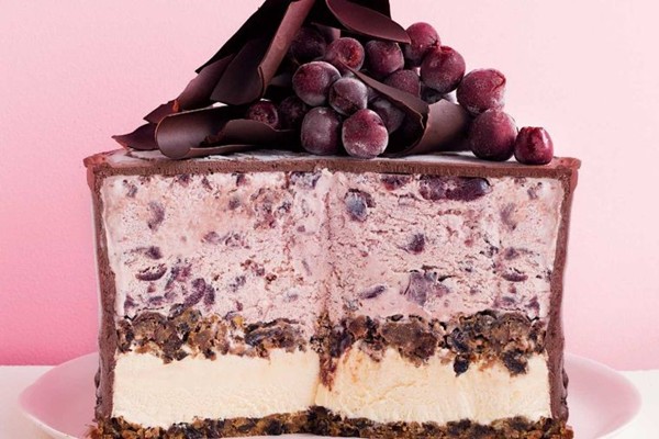Frozen Christmas pudding cake