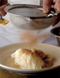 Frozen citrus and cinnamon soft serve ice cream with fresh figs in anis (Leche merengada con higos y anis)