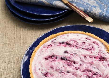 Frozen cranberry-cream cake