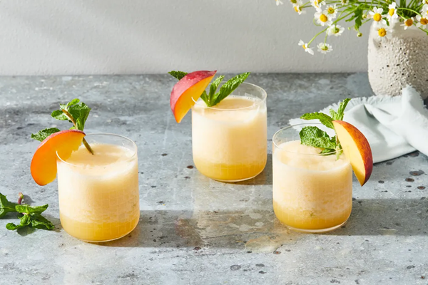 Frozen peach lemonade with gin