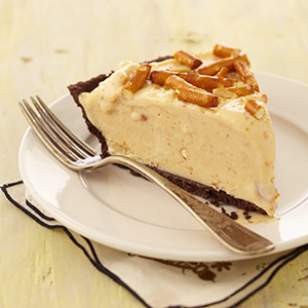 Frozen peanut butter-pretzel pie
