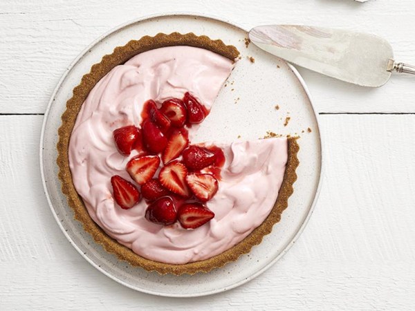 Frozen strawberry lemonade pie