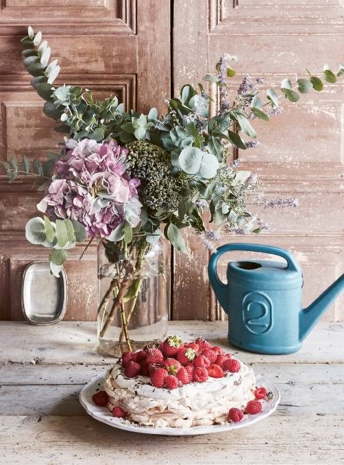 Frozen strawberry meringue cake