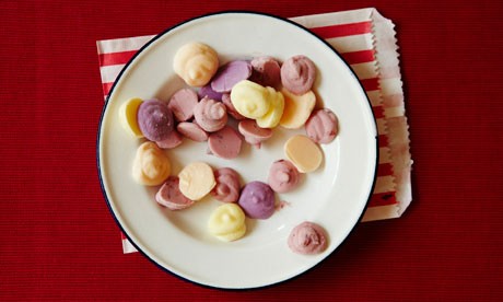Frozen yoghurt dots