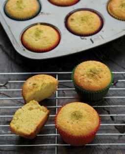 Fruit + nut cupcakes (Cayk-e Yazdi)