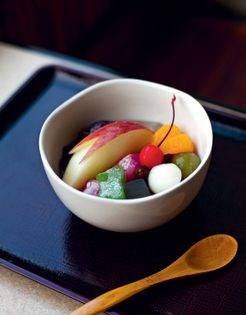 Fruit, agar-agar and beans in syrup (Mitsumame)