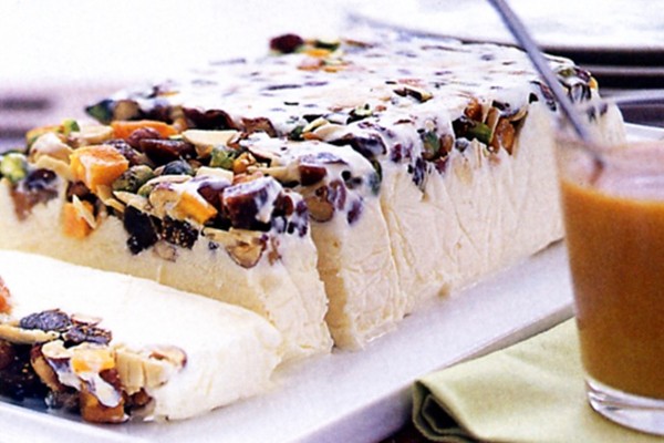 Fruit and nut ice-cream bar with toffee cream