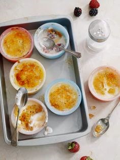 Fruit and yogurt brûlées