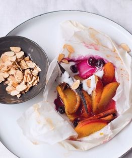 Fruit en papillote with coconut cream