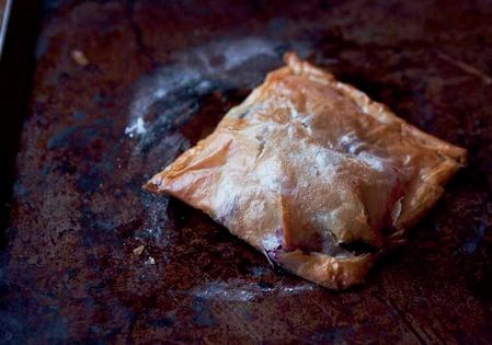 Fruit parcels in filo pastry (Parcelles de fruits)