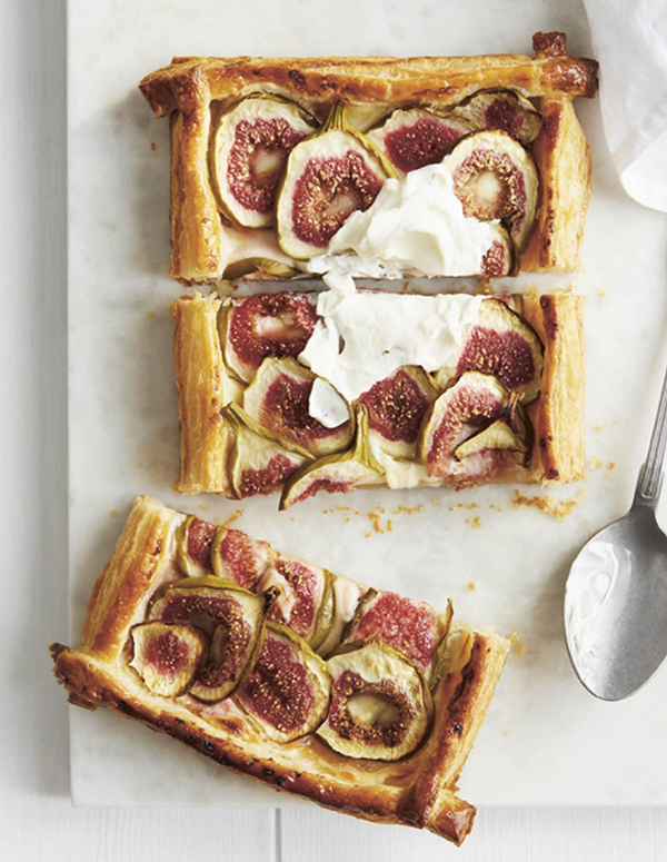 Fruit tart with cheese filling