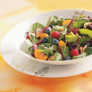 Fruited mixed greens salad