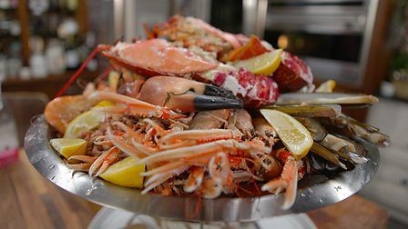 Fruits de mer with home-made rye bread and whipped butter
