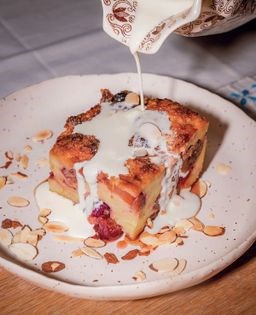 Fruity bread pudding with rich cream