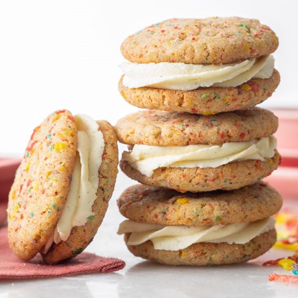 Fruity cereal-cardamom sandwich cookies