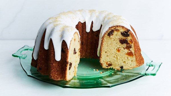 Fruity rum bundt cake