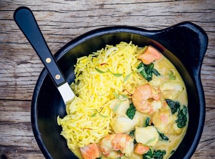 Fruity seafood curry