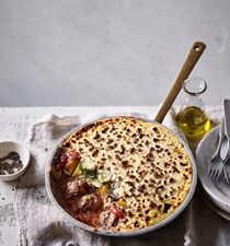 Frying pan 'meatball moussaka'