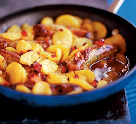 Frying pan sausage hotpot