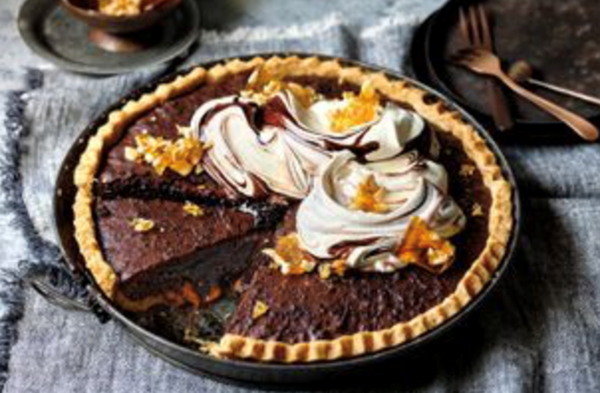Fudge pie with peanut crust
