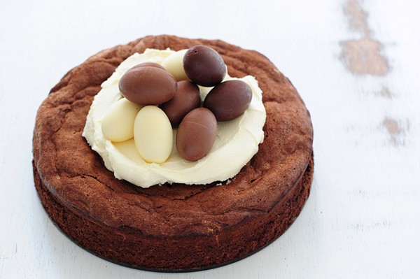 Fudgy 5-ingredient chocolate cake